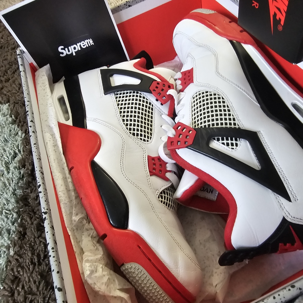 JORDAN RETRO 4